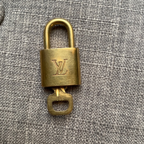 Louis Vuitton Jewelry Louis Vuitton Authentic Lock And Key 32